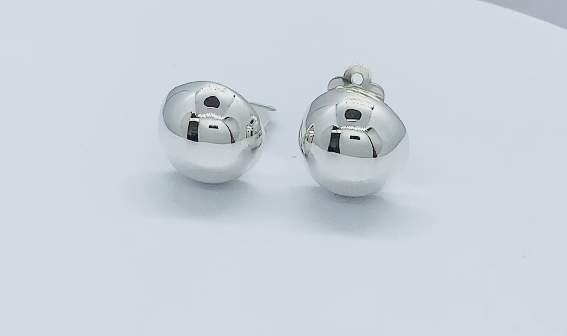 Elegant Sterling Silver Clip-On Earrings – Classic 18mm Round Design with Smooth FinishHigh-Quality and LightweightTimeless Polished Jewel